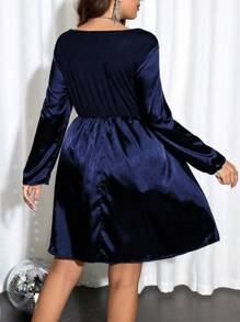 Celure Plus Size V-neck Shiny Panel Velvet Dress - Navy Blue - View 2