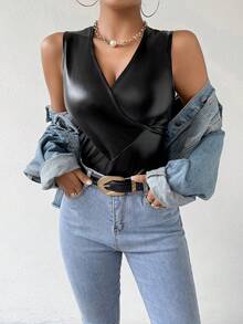 SHEIN Essnce 交疊領PU皮革背心上衣 - 黑色 - 查看 4