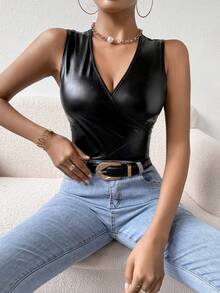 SHEIN Essnce 交疊領PU皮革背心上衣 - 黑色 - 查看 6