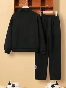 SHEIN Tween Boy Letter Patched Kangaroo Pocket Half Zip Sweatshirt & Sweatpants - Black and White - View 2