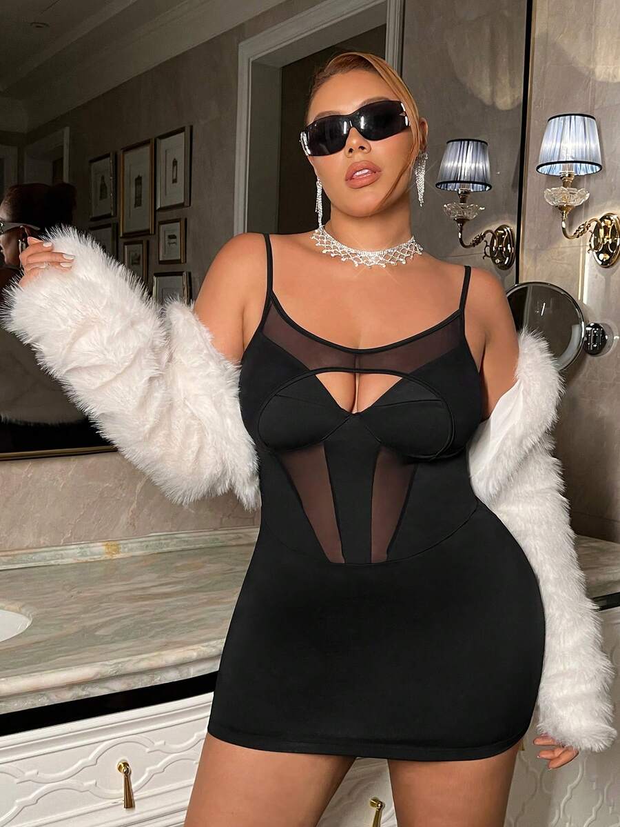 SHEIN ICON 網紗異型挖空拼接緊身包臀連身裙 - 黑色 - 查看 1