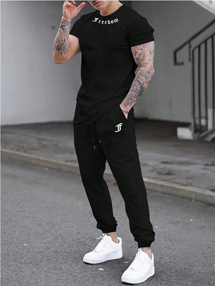 Manfinity LEGND 男士字母印花t恤和褲子兩件套裝 - 黑色 - 查看 1