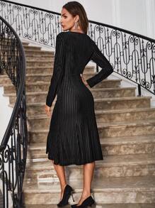 SHEIN Clasi 純色圓領長袖裙(不配搭腰帶) - 黑與白 - 查看 2