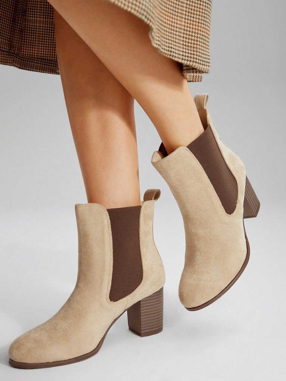 HEELED CHELSEA BOOTS