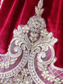 SHEIN Glamorique Kids 女童(小童)繡花絲絨連衣裙,帶有補丁裝飾 - 酒紅色 - 查看 3