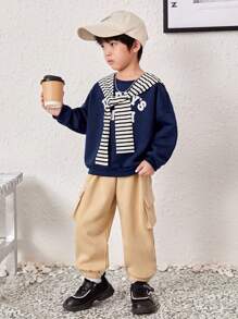 SHEIN 2 件套小男孩字母印花圆领运动衫，带口袋和条纹罗纹饰边，保暖内衬裤子套装，加厚 - 藏蓝色 - 查看 1