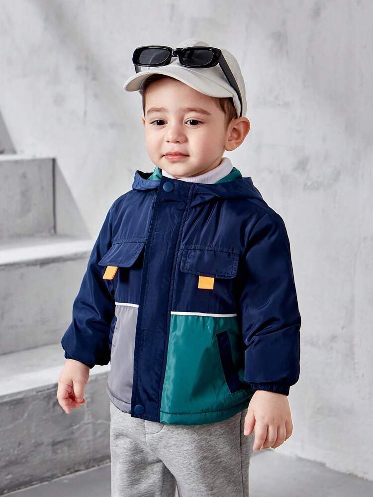 Chaqueta con capucha de bloque de color forrada térmicamente para niños pequeños