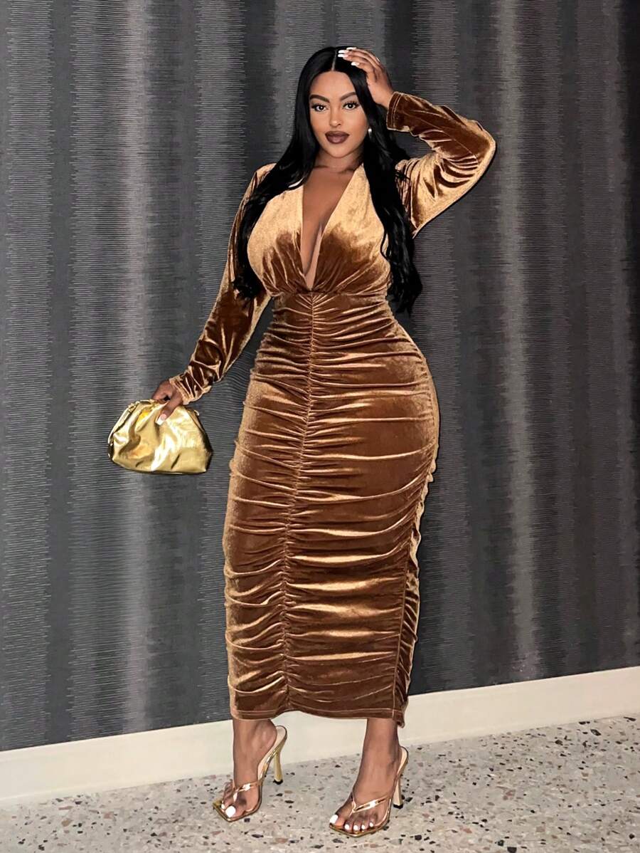 Slaydiva Vestido ajustado fruncido de escote pronunciado talla grande, para invierno - Caqui - Ver 1