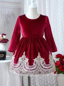 SHEIN Glamorique Kids 女童(小童)繡花絲絨連衣裙,帶有補丁裝飾 - 酒紅色 - 查看 1