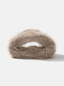 MOTF PREMIUM FLUFFY HAIR CLAW - Camel - View 1