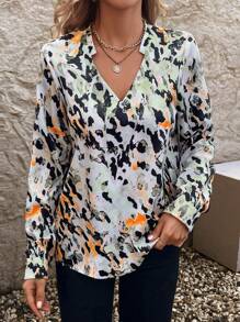 SHEIN LUNE 滿版印花V領襯衫 - 彩色 - 查看 4