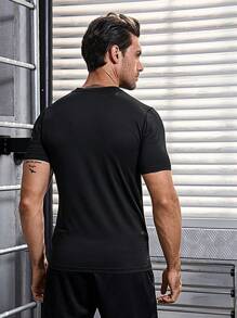 Manfinity Sport Corelite 男款恐龍字母印花運動 T 卹 - 黑色 - 查看 2