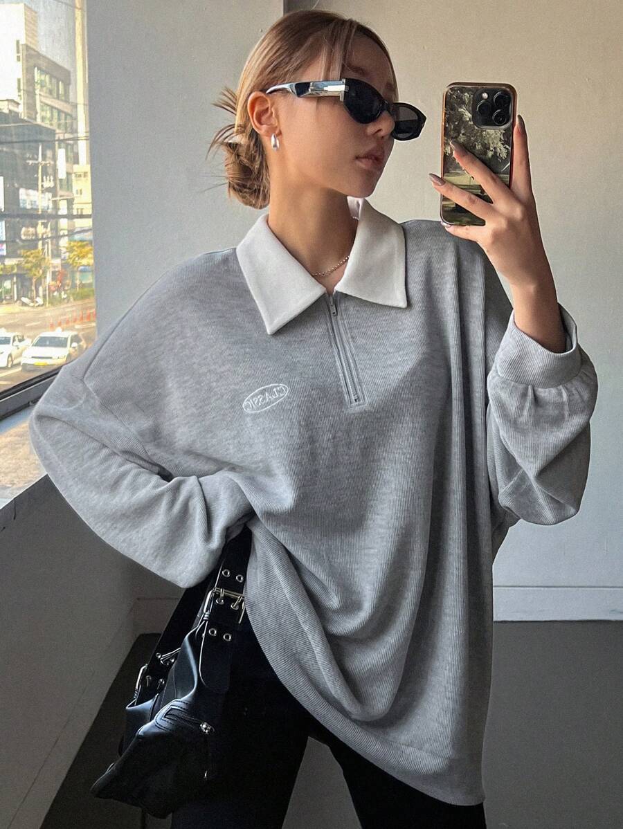 DAZY Khối màu Đứng cổ áo Thư thêu Thả vai Áo nỉ - Xám - Xem 1