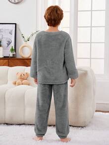 SHEIN 男孩卡通熊貓刺繡法蘭絨睡衣套裝 - 灰色 - 查看 2