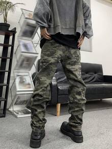 Manfinity EMRG Men's Camouflage Jeans - Army Green - View 2