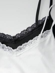 Flirla 2pcs Lace Trim Cami Top