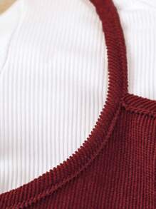 SHEIN 2入組少女休閒長袖肋紋圓領上衣和灯芯絨鈕扣吊帶裙冬季套裝 - 酒紅色 - 查看 3