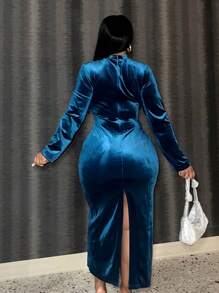 SHEIN Slayr 大码优雅休闲纯色修身天鹅绒高领和后开衩连衣裙 - 藍色 - 查看 2