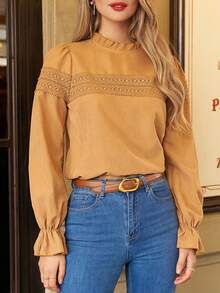 SHEIN Frenchy 蕾絲花邊和荷葉袖口細節的飄帶裝飾上衣 - 卡其色 - 查看 6