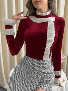 SHEIN Privé 女性絲絨T恤帶荷葉邊下擺 - 紅色 - 查看 4