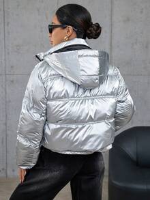 SHEIN Essnce Abrigo acolchado con capucha con cordón metálico de PU, ropa de invierno de moda - Plateado - Ver 2