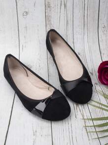 女士黑色平底扭纹设计舞鞋，适合日常穿着