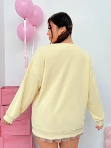 SHEIN EZwear Kích thước lớn Dâu tây & In Khẩu hiệu Thả vai Áo nỉ - Màu be - Xem 2