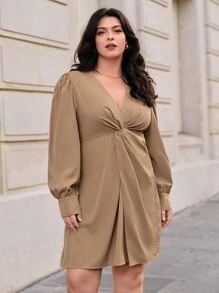 SHEIN Privé Kích thước lớn Xoắn Thiết kế nút Đầm - Màu Khaki - Xem 4