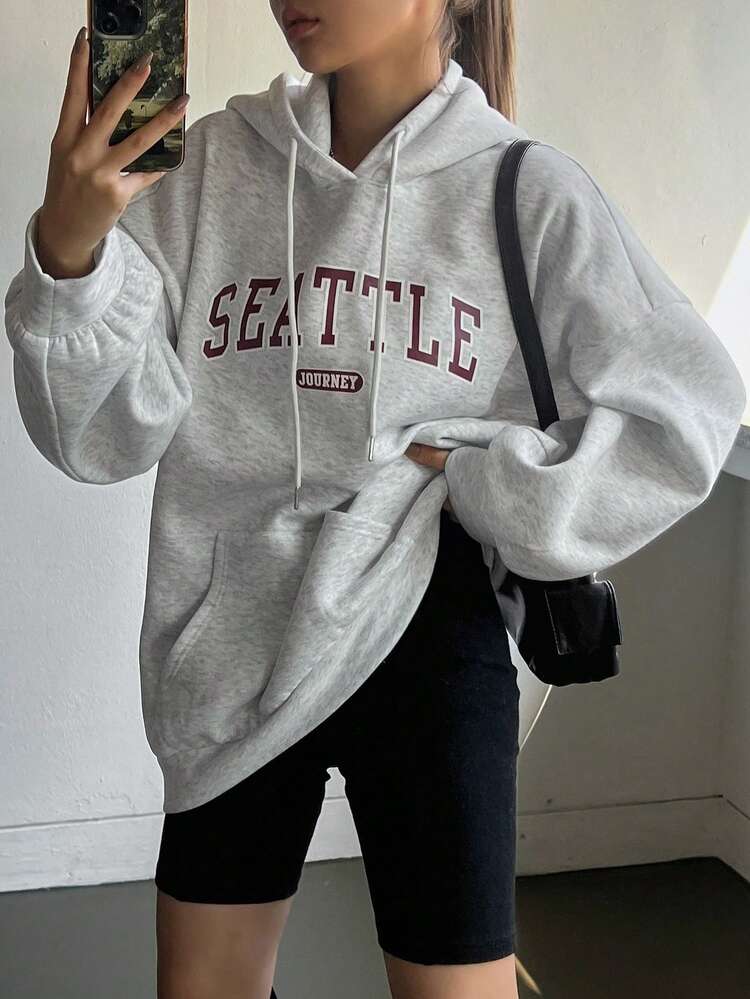 DAZY Đồ họa Chữ cái Túi kangaroo Thả vai Dây rút Hoodie - Màu Xám nhạt - Xem 4
