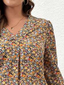 SHEIN LUNE 大碼花卉印花燈籠袖v領襯衫 - 彩色 - 查看 6