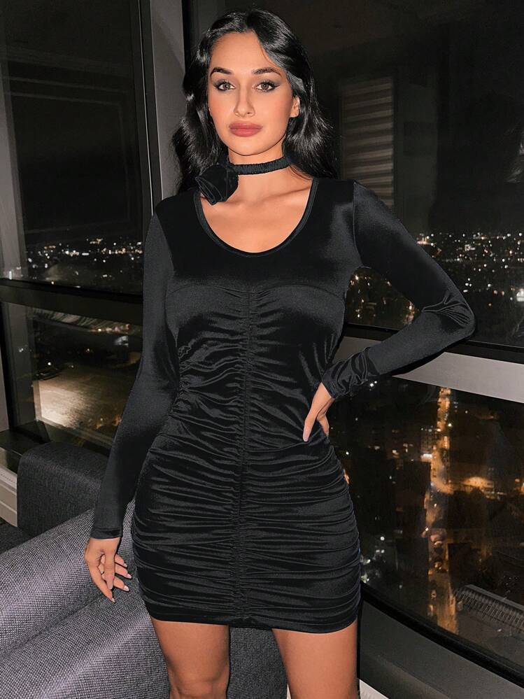 EURMUSE Vestido Cuerpo De Raso Delantero Fruncido Con Cuello Ajustado Y Escote En La Espalda - Negro - Ver 1