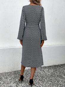 SHEIN Frenchy 印花燈籠袖包覆式裙擺連身裙 - 黑色 - 查看 2