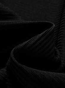 適合少女穿著的實色空心背心，時尚、簡潔且實穿的空心設計，高質感的面料，適合搭配穿著 - 黑與白 - 查看 4