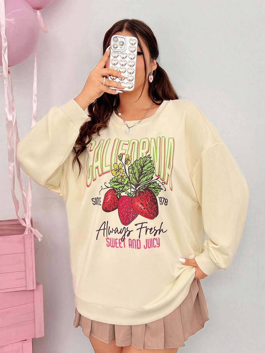 SHEIN EZwear Kích thước lớn Dâu tây & In Khẩu hiệu Thả vai Áo nỉ - Màu be - Xem 1