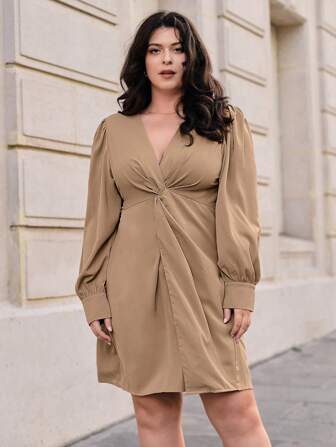 SHEIN Privé Plus Storlek Twist Knut Design Klänningar