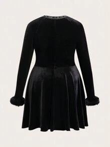 SHEIN ICON Große Größe Kleid mit fusselig Manschette, eckigem Ausschnitt, Samt