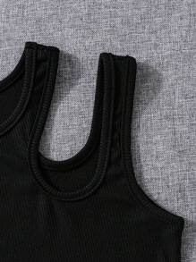 適合少女穿著的實色空心背心，時尚、簡潔且實穿的空心設計，高質感的面料，適合搭配穿著 - 黑與白 - 查看 5