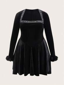 SHEIN ICON Große Größe Kleid mit fusselig Manschette, eckigem Ausschnitt, Samt