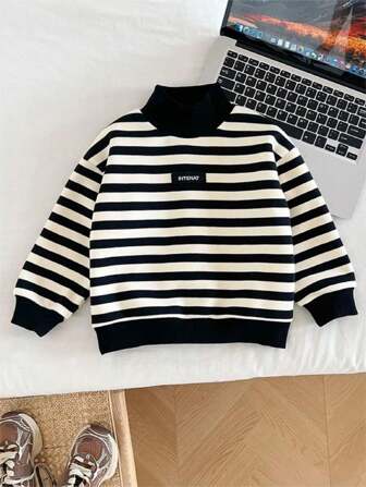 年轻男孩条纹印花高领羊毛运动衫