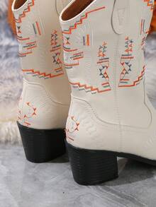 女性時尚馬靴&復古西部牛仔風格中跟尖頭短靴,刺繡復古中間抹胸騎士靴子 - 米色 - 查看 4