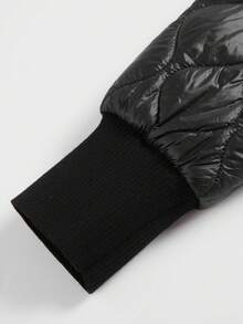 Astrid Áo khoác đệm cỡ lớn có túi chéo, vải tương phản và khóa kéo - màu đen - Xem 6