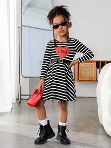 SHEIN Cô Gái Trẻ In sọc Đồ họa chữ & trái tim Đầm - Đen và trắng - Xem 3