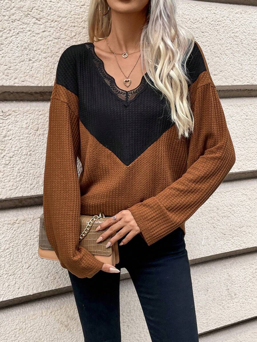 SHEIN Frenchy 女款色塊蕾絲拼接波浪領t卹 - 彩色 - 查看 1