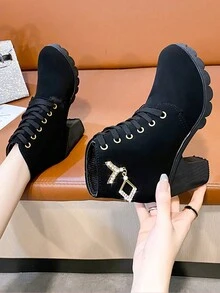 女性冬天英倫風情靴子帶圓頭,高跟鞋,水鑽,厚鞋底,粗踝美式短靴 - 黑色 - 查看 5