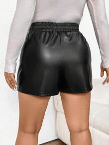 SHEIN Frenchy 大尺碼彈性腰pu皮短褲 - 黑色 - 查看 2