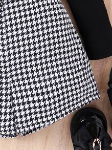 SHEIN Tween Girl Ruffle Trim Tee & Houndstooth Print Shorts Without Belt
