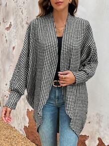 Chiquease Áo khoác len in họa tiết răng sói cho nữ có viền bất đối xứng - Đen và trắng - Xem 1