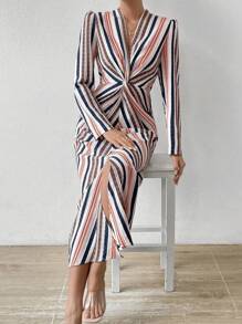 SHEIN Privé 女用條紋 V 領合身長袖連身裙 - 粉色 - 查看 4