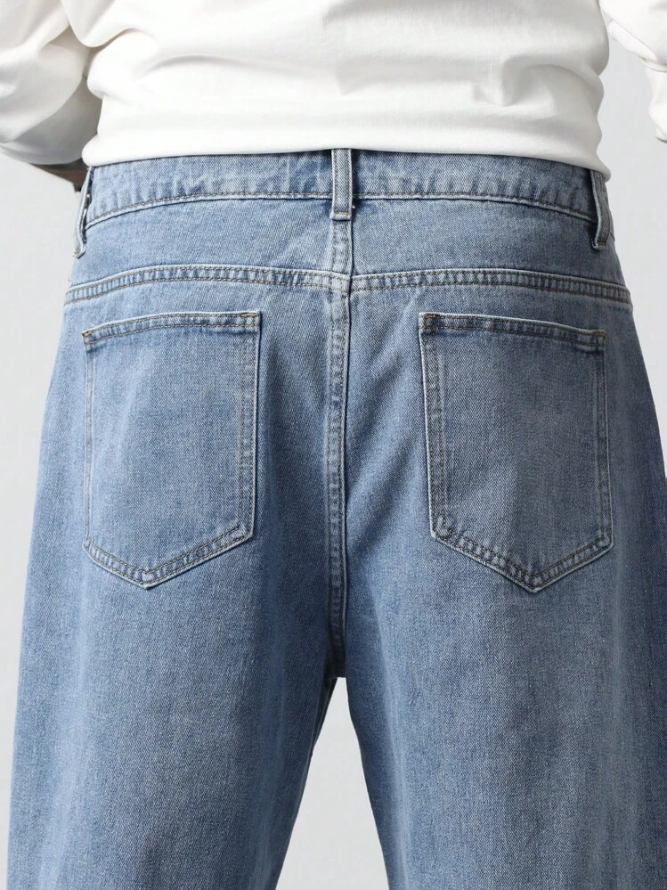 Manfinity Hypemode Loose Fit Men's Jeans With Slant Pockets - Light Wash - View 4