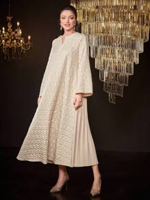 Al Najma 缺口领口珍珠串珠长款喇叭袖端庄连衣裙